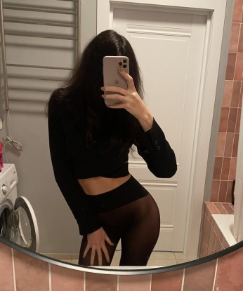 Кокетливая и жгучая брюнетка готова исполнить все твои мечты. Позволь себе немного расслабиться и искушения! 15079, 27 лет